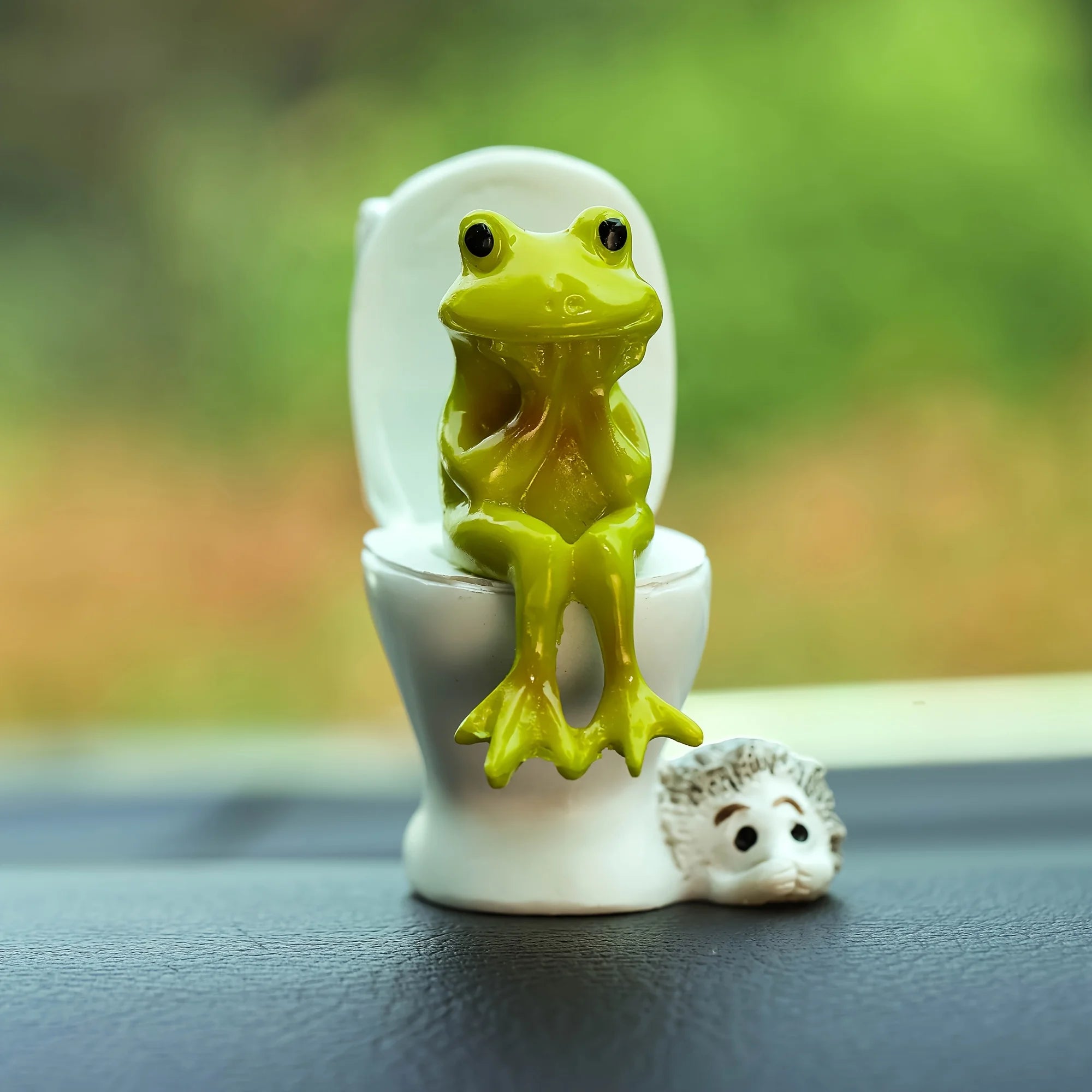 Funny Frog on Toilet Car Dashboard Ornament Resin, Perfect for Vehicle Interior Premium Automotive Accessory