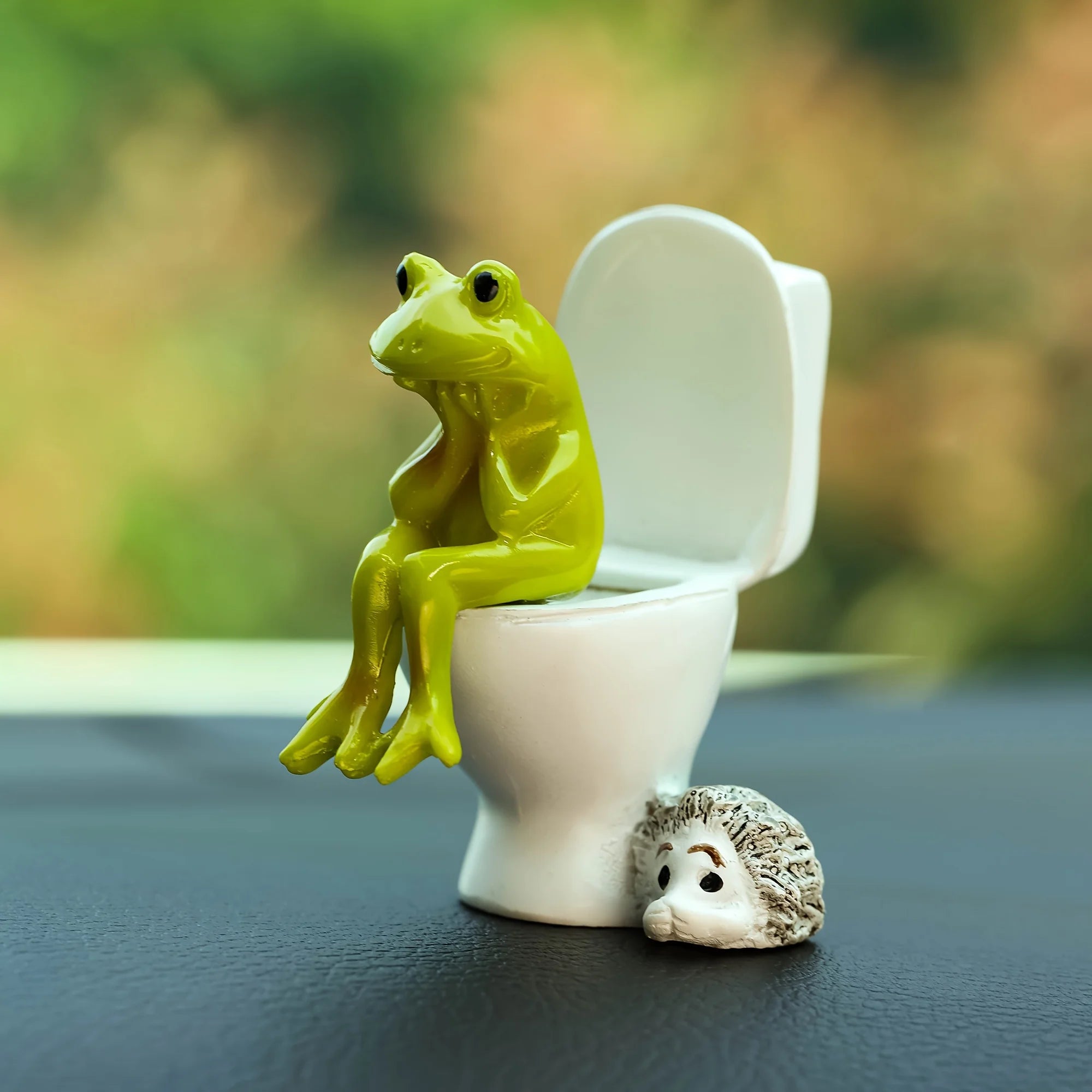Funny Frog on Toilet Car Dashboard Ornament Resin, Perfect for Vehicle Interior Premium Automotive Accessory