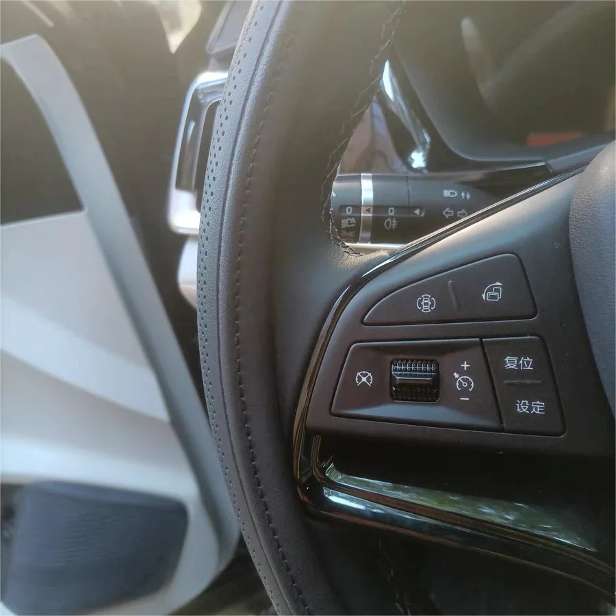 Embossed PU Leather Patchwork Car Steering Wheel Cover, Non-slip, Breathable