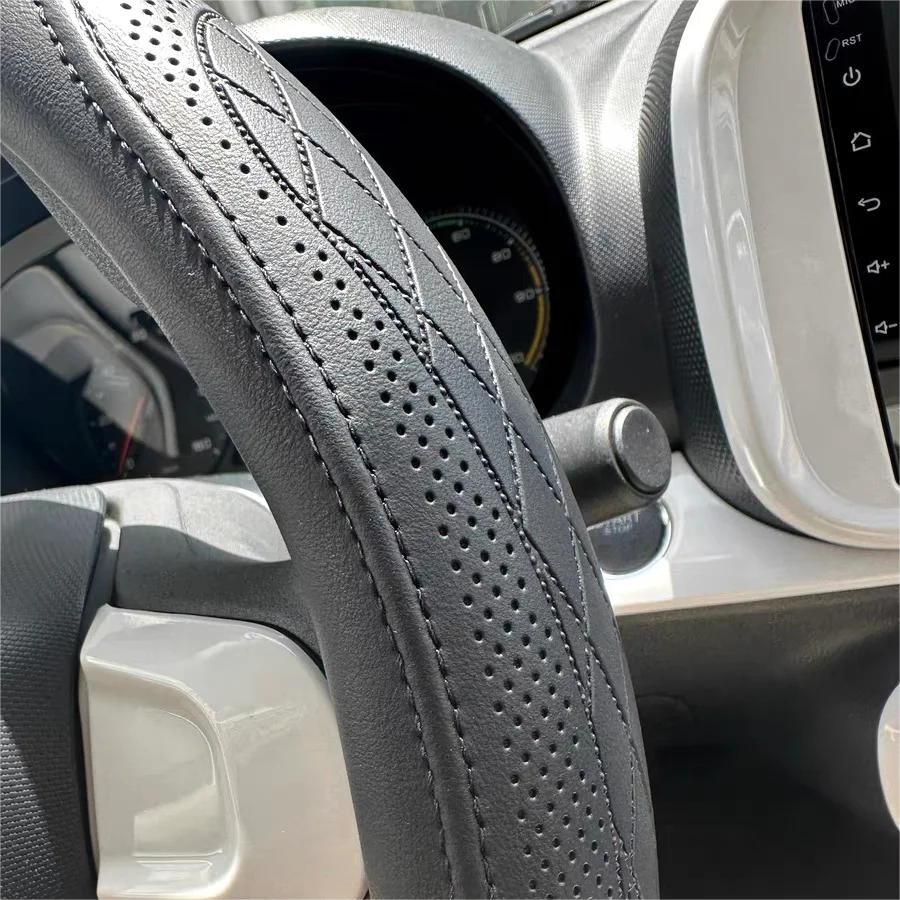 Embossed PU Leather Patchwork Car Steering Wheel Cover, Non-slip, Breathable